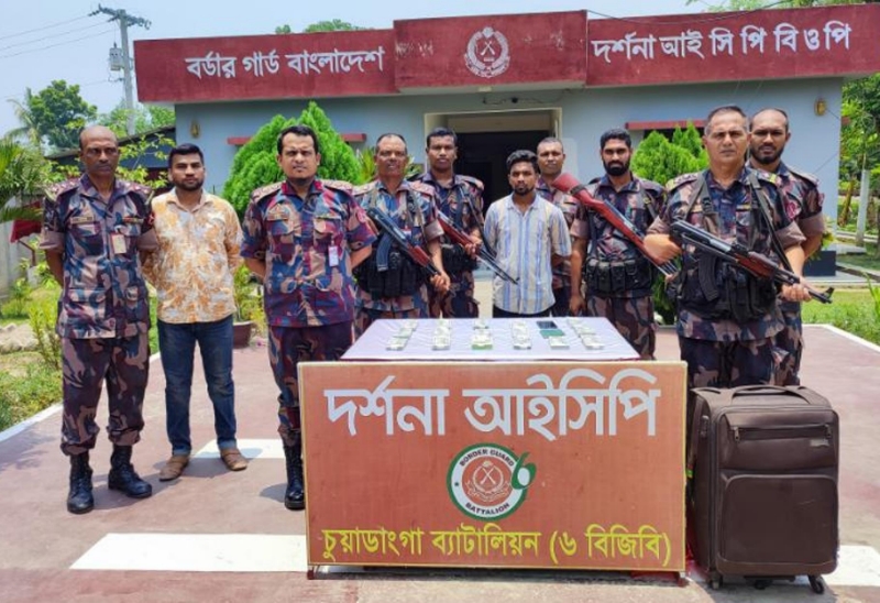 চুয়াডাঙ্গায় ডলার-ইউরো উদ্ধার, যুবক আটক