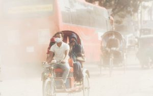 ‘অস্বাস্থ্যকর’ বাতাস নিয়ে দূষিত শহরের তালিকায় ৬ষ্ঠ স্থানে ঢাকা
