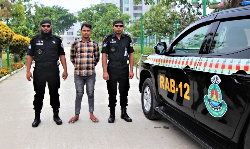 সলঙ্গায় ফেন্সিডিলসহ যুবক আটক