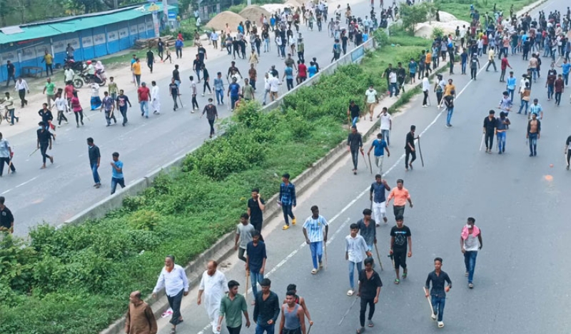 কুমিল্লায় আ.লীগের দুই গ্রুপ মুখোমুখি, যান চলাচল বন্ধ