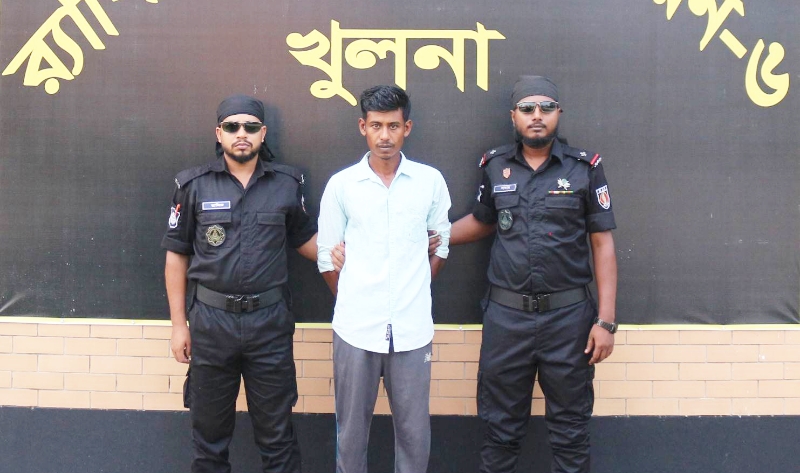 খুলনায় র‍্যাবের অভিযানে যাবজ্জীবন সাজাপ্রাপ্ত আসামি গ্রেফতার
