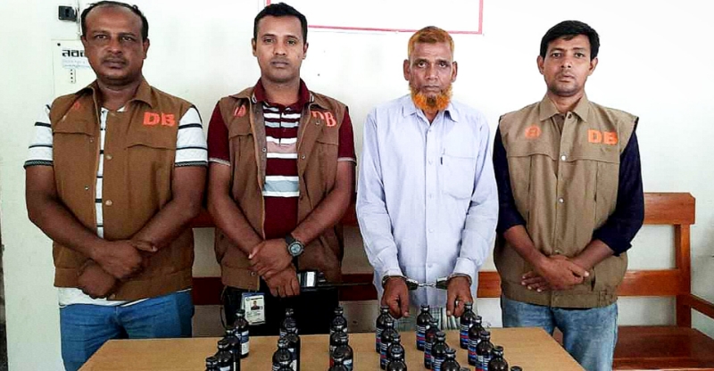 নেত্রকোণায় ফেনসিডিলসহ মাদক কারবারি আটক