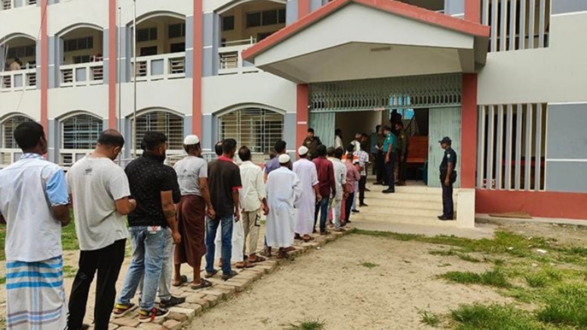 খুলনা-বরিশাল সিটির ভোটগ্রহণ চলছে