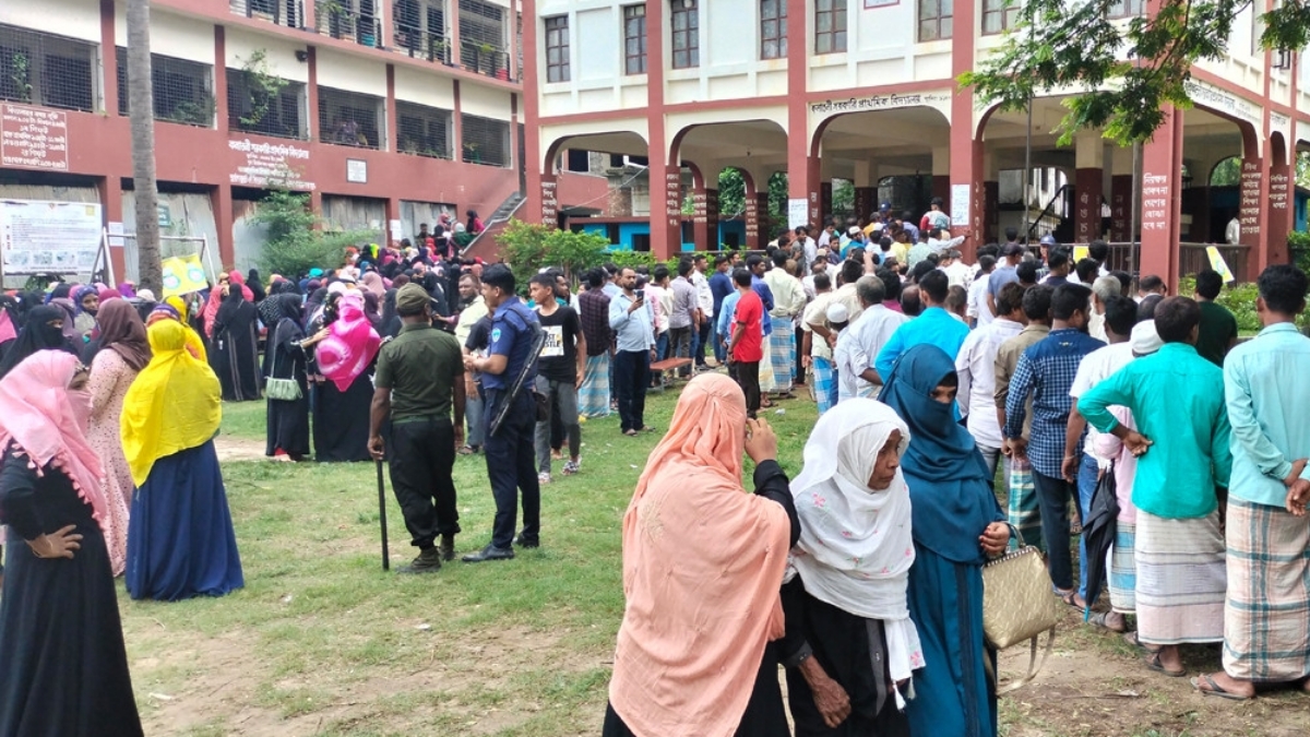 কক্সবাজার পৌরসভায় শান্তিপূর্ণভাবে চলছে ভোটগ্রহণ