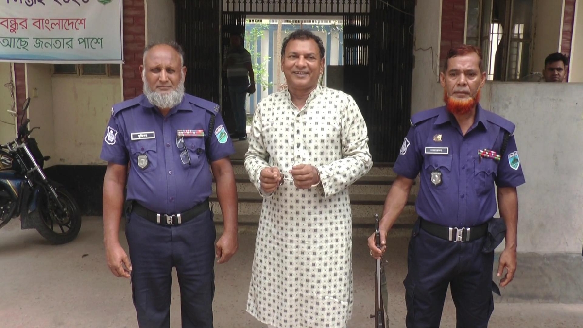 প্রধানমন্ত্রীকে হত্যার হুমকি: বিএনপি নেতা গ্রেপ্তার