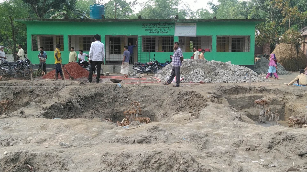 প্রাথমিক বিদ্যালয়ের ভবন নির্মাণে অনিয়ম প্রাথমিক বিদ্যালয়ের ভবন নির্মাণে অনিয়ম