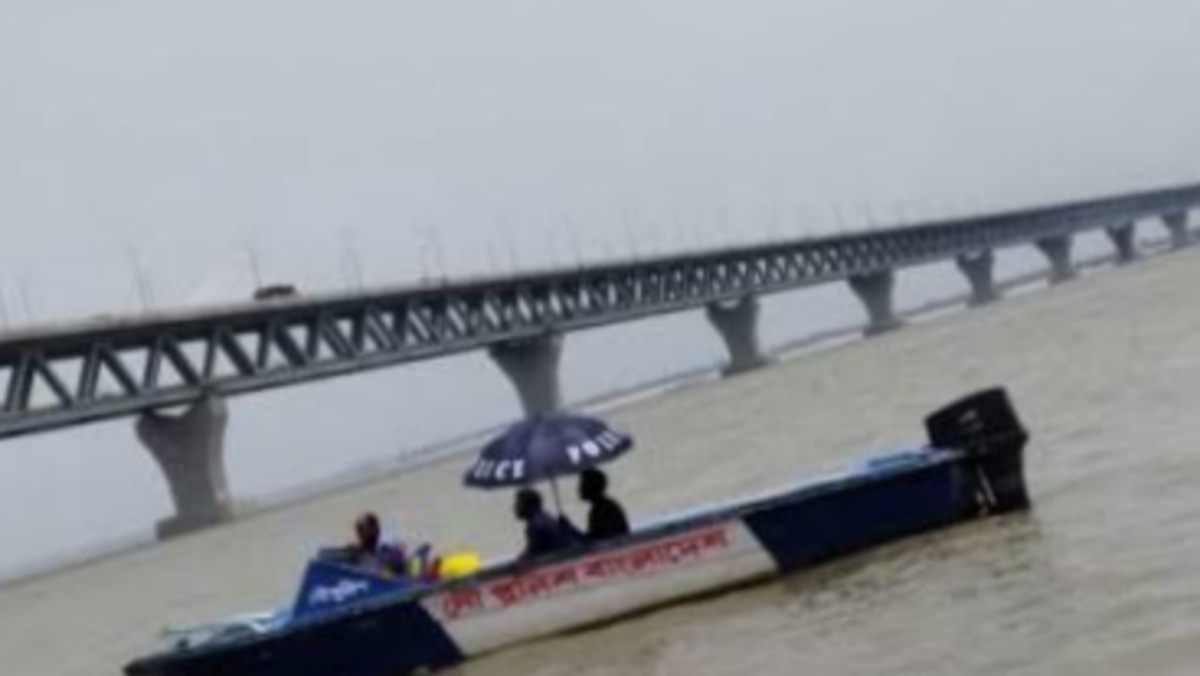 গভীররাতে পদ্মাসেতুতে অটোরিক্সা, চালকের নদীতে ঝাঁপ