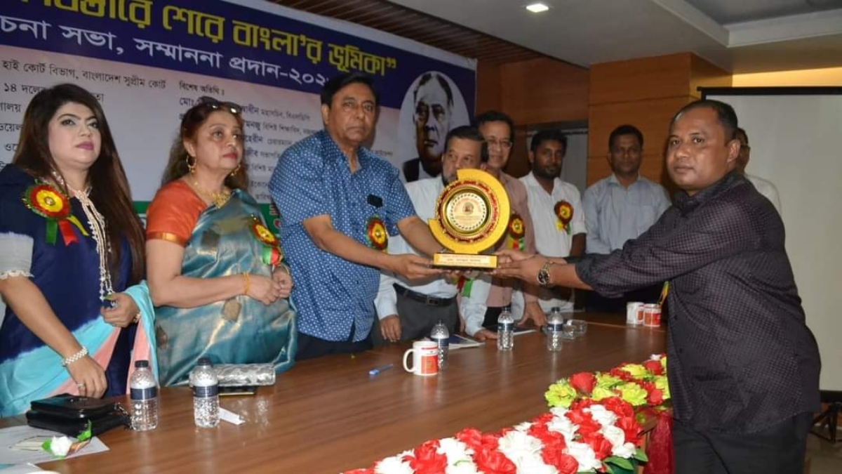 সমাজসেবায় বিশেষ অবদানে শেরে বাংলা ‘গোল্ডেন এ্যাওয়ার্ড’ পেলেন এম. মনজুর আলম