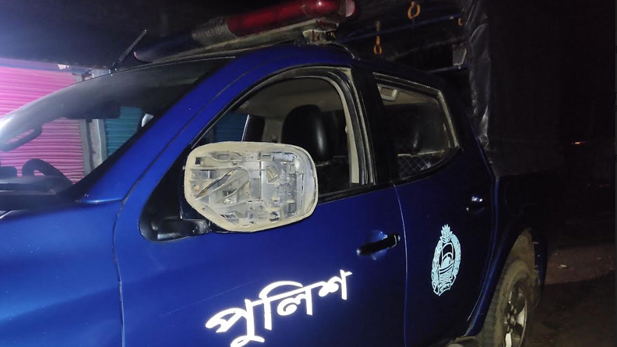 পুলিশের ওপর হামলা, কনস্টেবল আহত