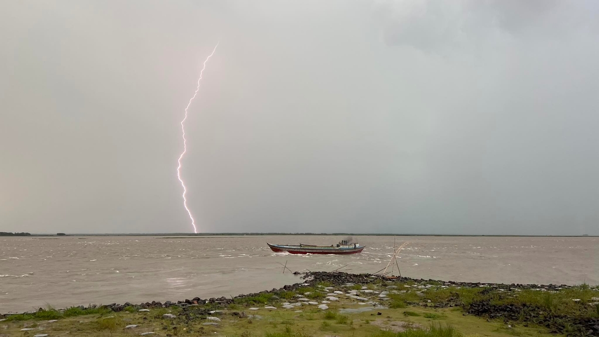 সিরাজগঞ্জে বজ্রপাতে যুবকের মৃত্যু