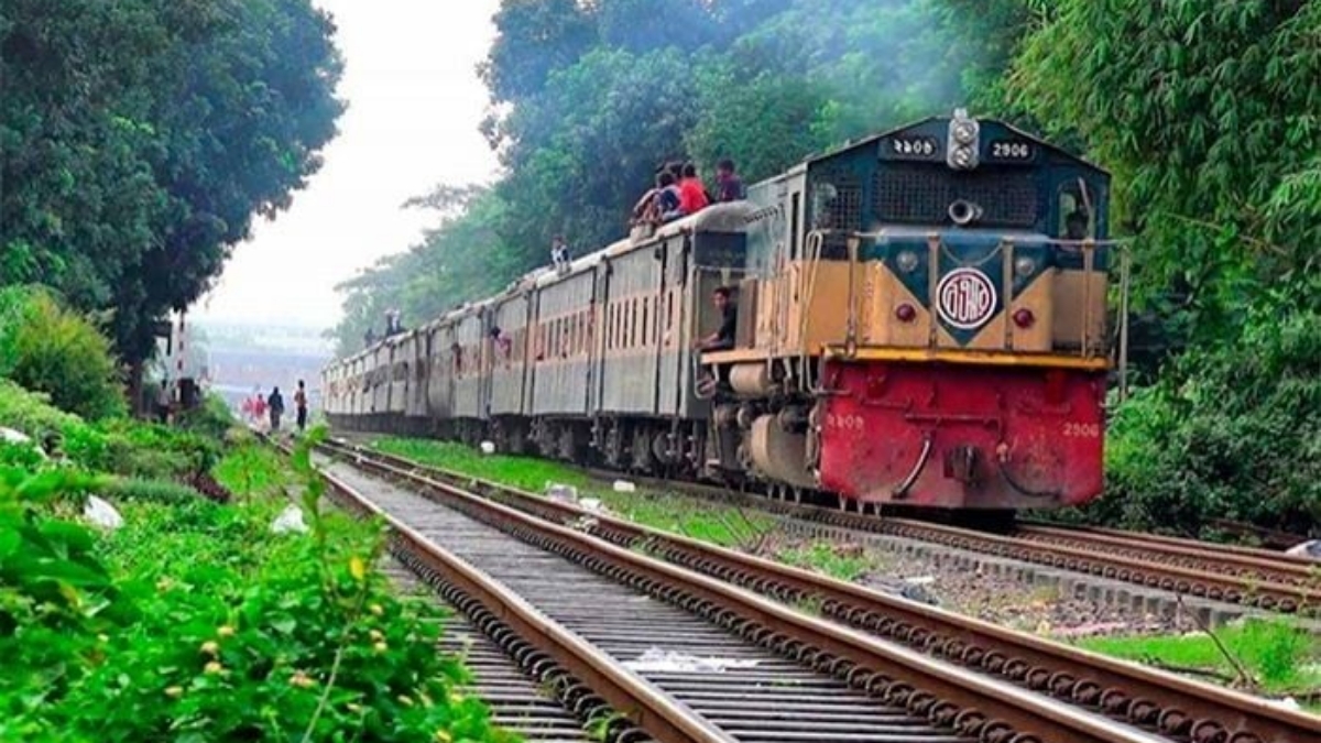 ঢাকার সঙ্গে ময়মনসিংহের রেল যোগাযোগ বন্ধ