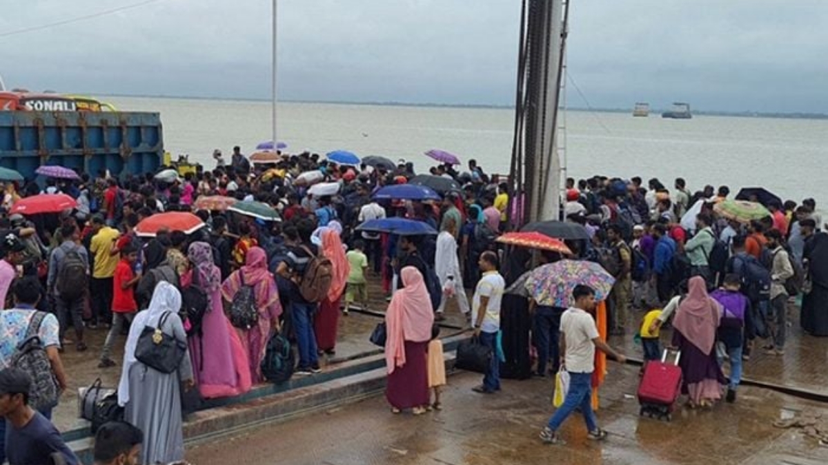 ঈদযাত্রার দ্বিতীয় দিনেও বৃষ্টিতে ভোগান্তি