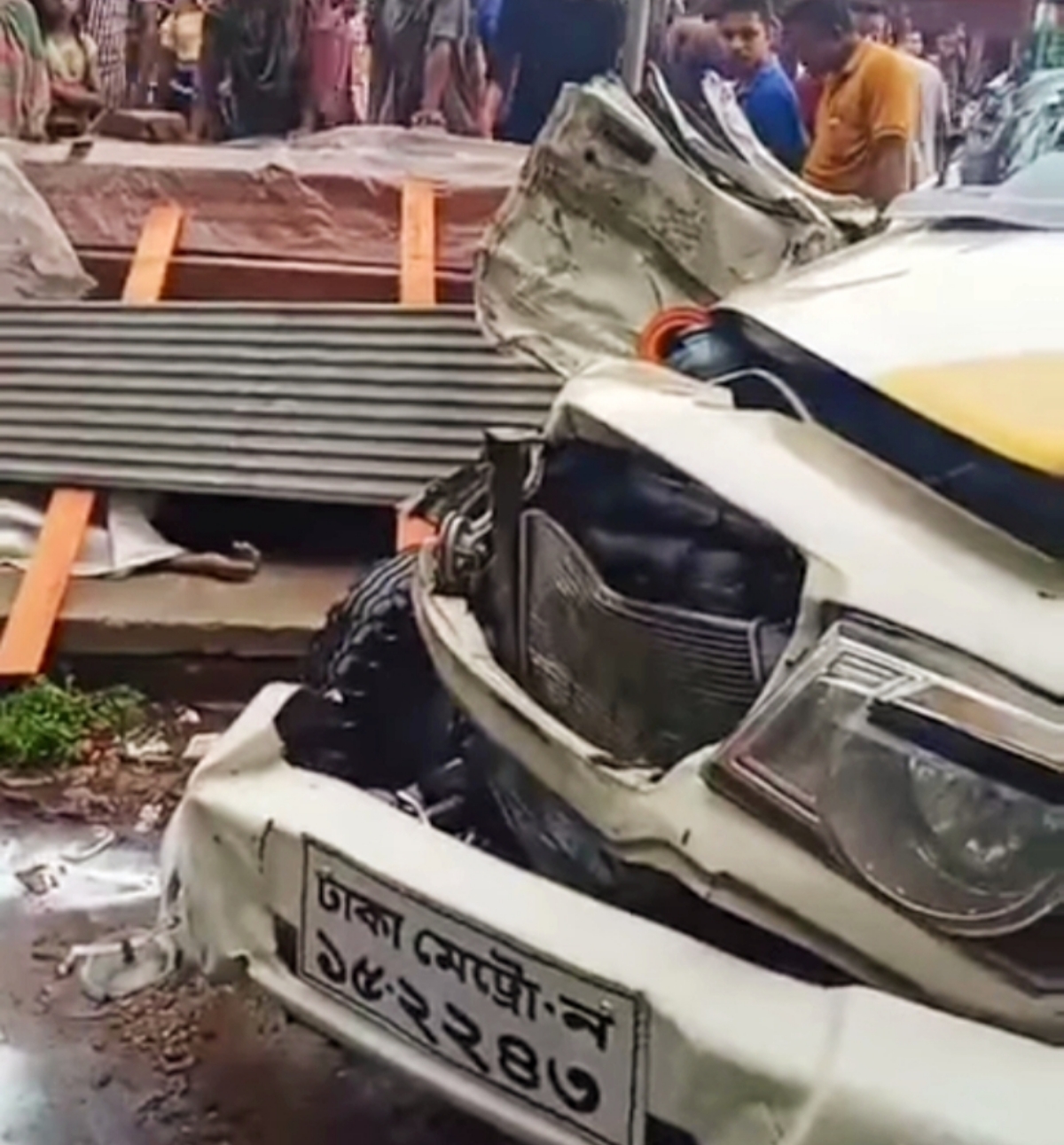 যশোরে সড়কে ঝরে গেলো দুই প্রাণ