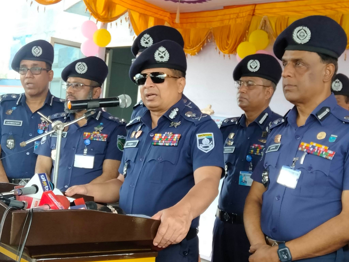 পশু বহনকারী পরিবহন নিয়ে টানাহেঁচড়া করলেই ব্যবস্থা: আইজিপি