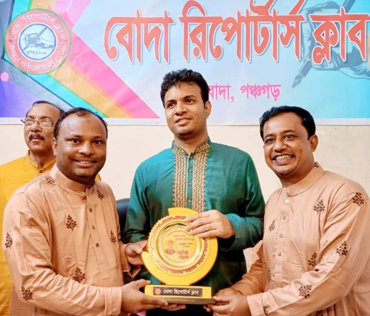 ছাত্রলীগের কেন্দ্রীয় সভাপতি সাদ্দাম হোসেনকে বোদা রিপোর্টার্স ক্লাবের পক্ষ থেকে সংবর্ধনা