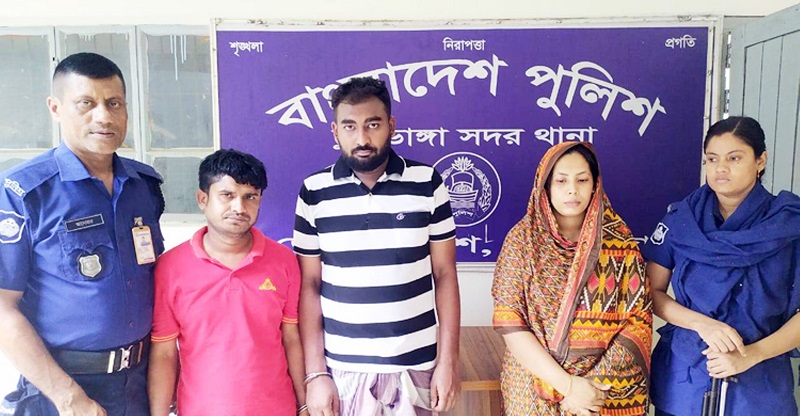 অভিসারে ডেকে এনে মুক্তিপণ আদায়, স্বামী-স্ত্রীসহ গ্রেফতার ৩