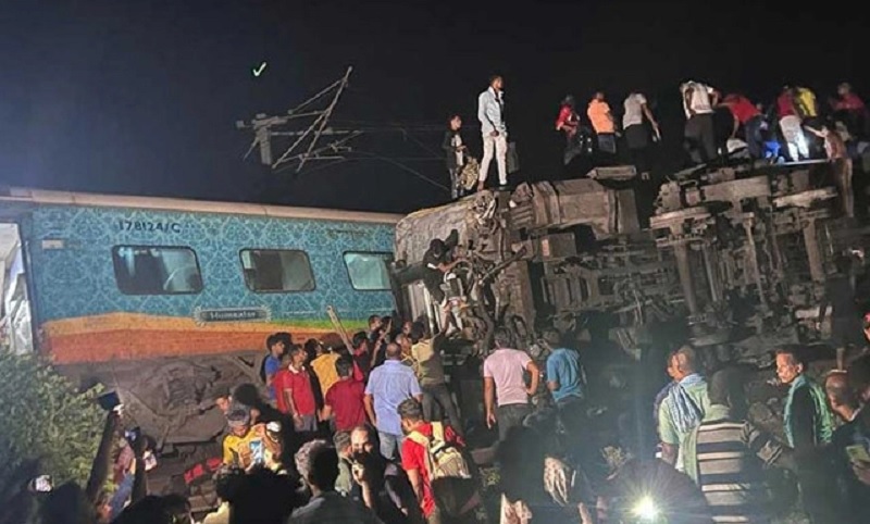 ভারতে ভয়াবহ ট্রেন দুর্ঘটনা, নিহতের সংখ্যা ২৫০ ছাড়াল