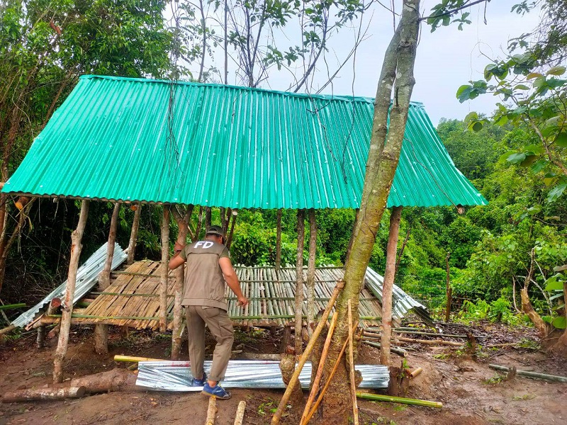 বনবিভাগের উদ্যোগে কাপ্তাইয়ে আগরবাগানের অবৈধ স্থাপনা উচ্ছেদ