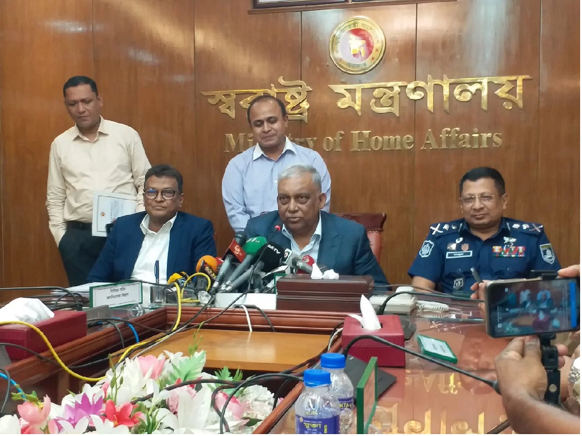 ঈদের ছুটি এক দিন বাড়ানোর প্রস্তাব যৌক্তিক: স্বরাষ্ট্রমন্ত্রী