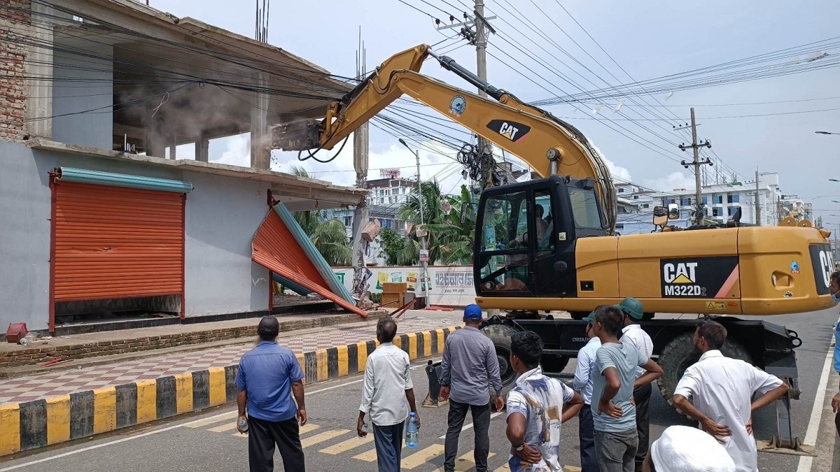 কক্সবাজারে কটেজ জোনে কউক’র উচ্ছেদ অভিযান শুরু