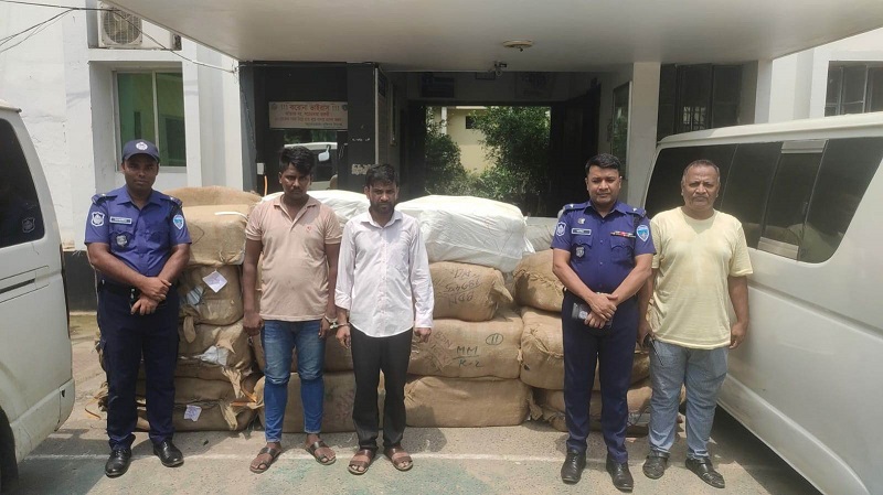মিরসরাইয়ে কোটি টাকার ভারতীয় শাড়ী জব্দ, আটক ২