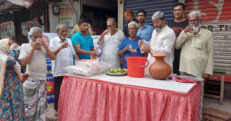 সিরাজগঞ্জে গরমে আরাম দিতে মাটির কলসির পানি