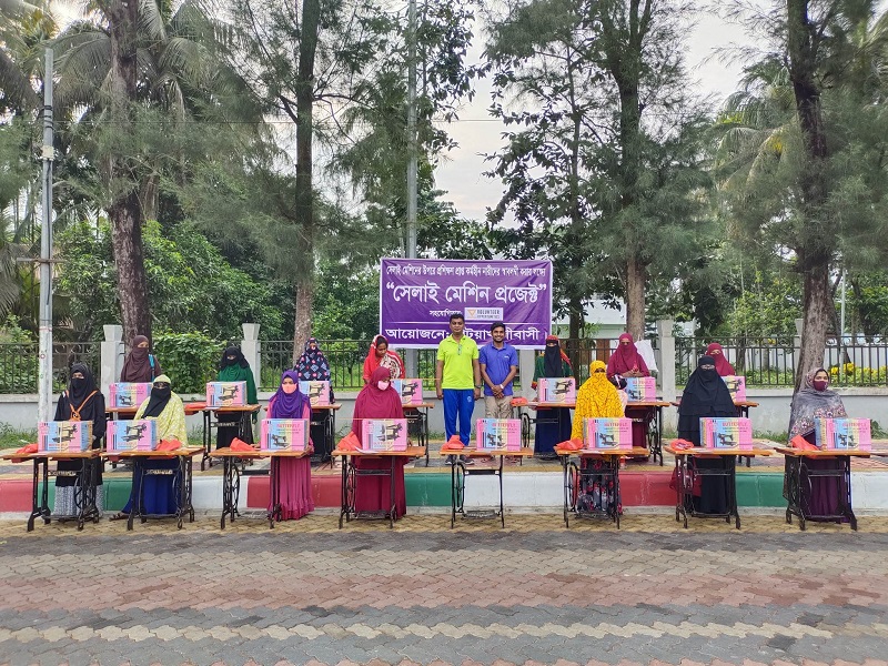 পটুয়াখালীবাসী’র আয়োজনে সেলাই মেশিন বিতরণ