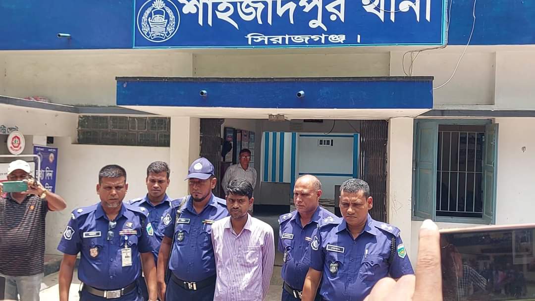 গ্রাহকের নিয়ে উধাও জনতা ব্যাংকের পিয়ন গ্রেফতার