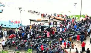 বৃষ্টিতেও নিকলী হাওরে পর্যটকদের ভিড়