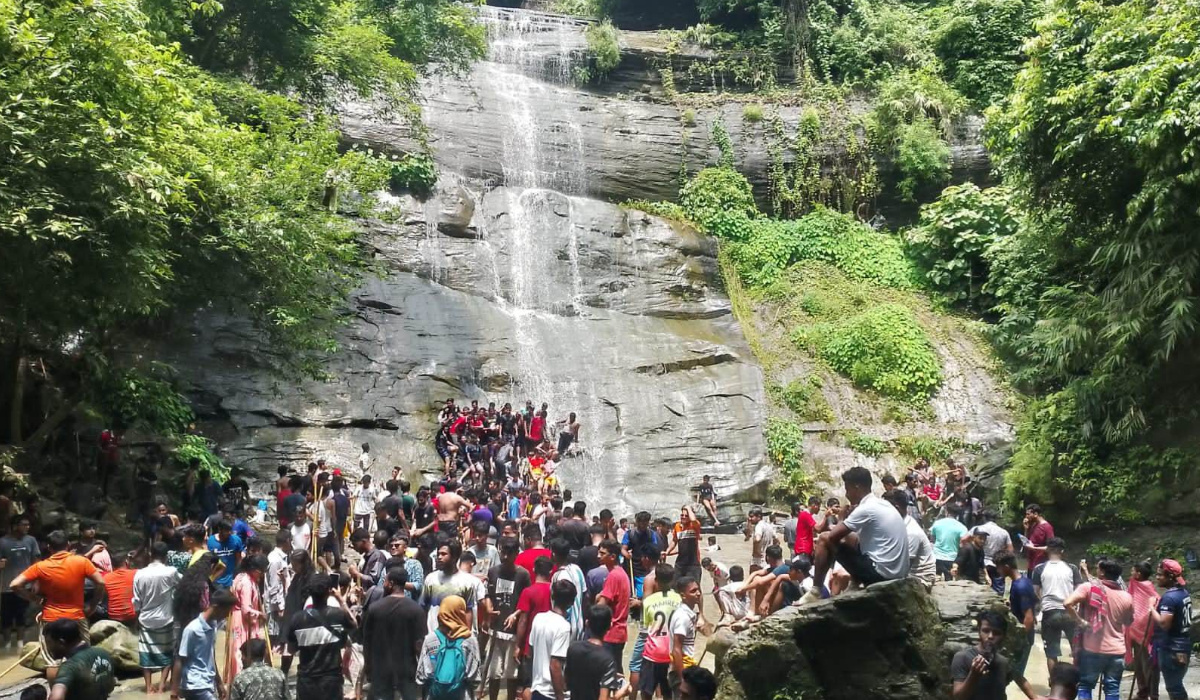 মিরসরাইয়ে ঈদের ছুটিতে পর্যটকদের ঢল