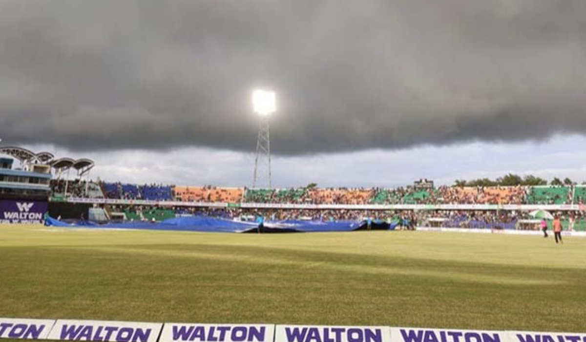বৃষ্টিতে ফের বন্ধ খেলা, ধুঁকছে বাংলাদেশ