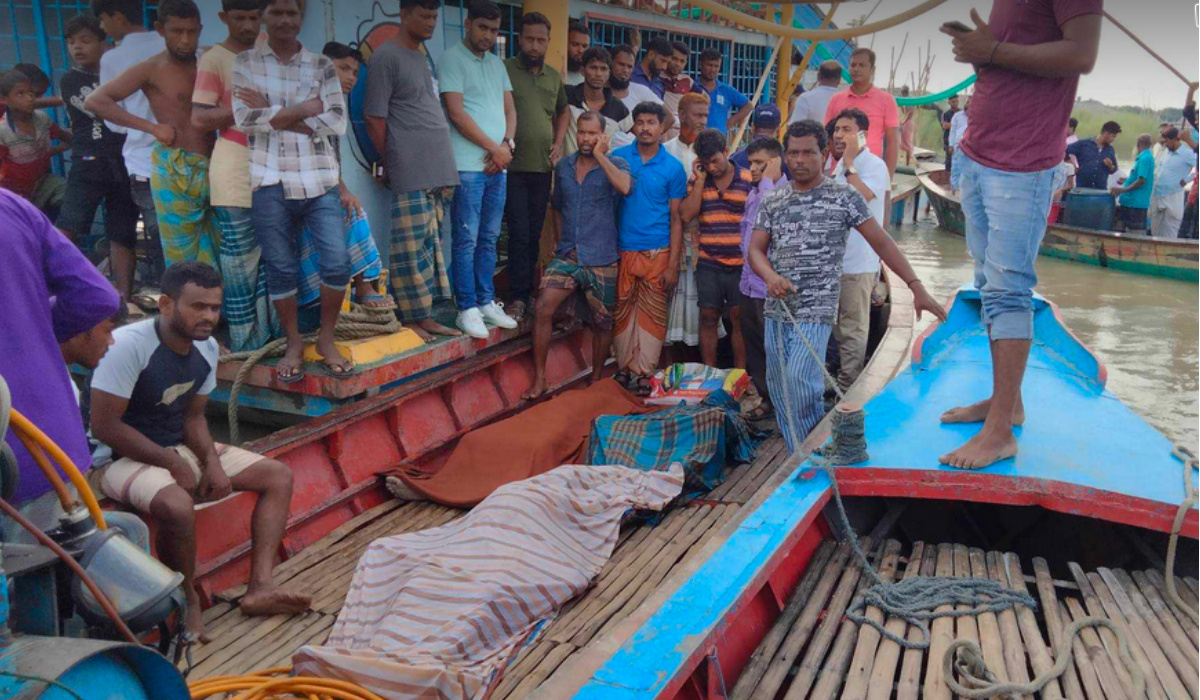 বালুবোঝাই বাল্কহেড ডুবে ৩ শ্রমিকের মৃত্যু