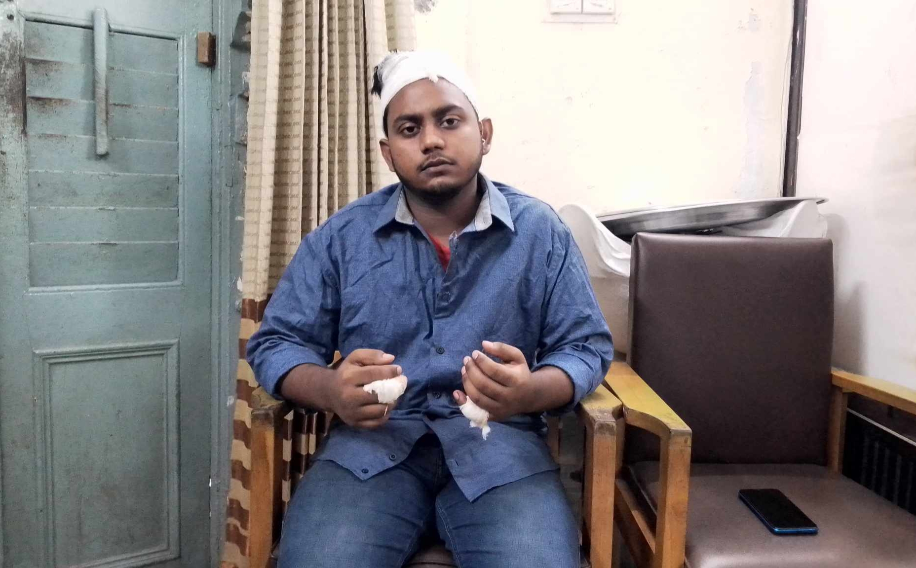 উত্যক্তের প্রতিবাদ করায় জবি শিক্ষার্থীদের ওপর হামলা, আহত ৫