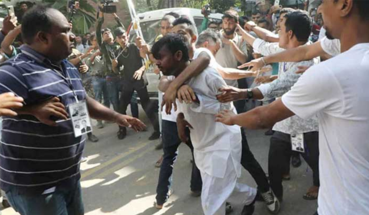হিরো আলমকে মারধরের ঘটনায় আটক ৪