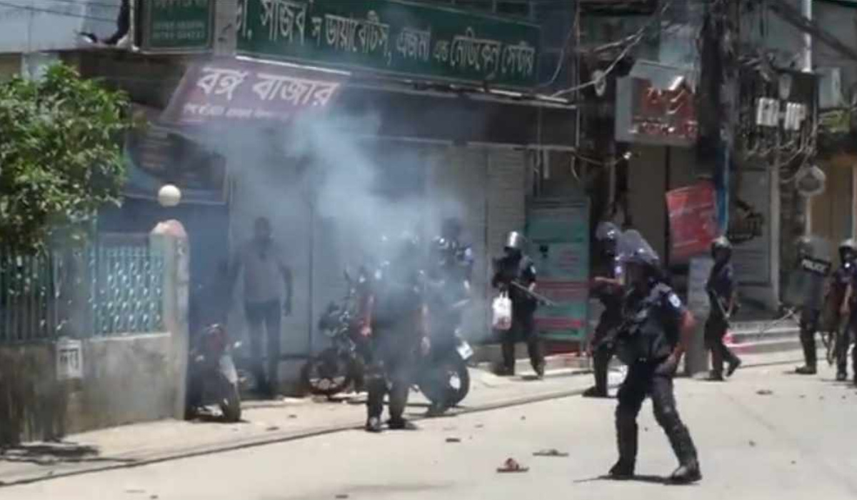 কি‌শোরগ‌ঞ্জে পু‌লিশ-‌বিএন‌পি সংঘর্ষ