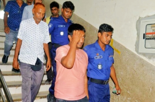 ইন্টার্ন ডাক্তারকে ‘স্যার’ সম্মোধন না করায় রোগীর পিতাকে পুলিশে সোপর্দ