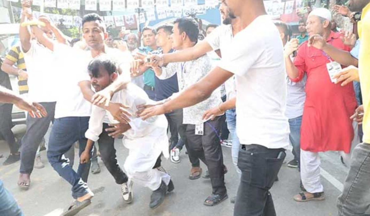 হিরো আলমকে মেরে অনেকে আত্মগোপনে