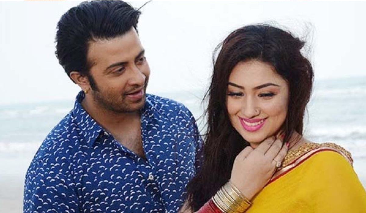 এবার শাকিবকে নিয়ে কানাডায় অপু, ফেসবুকে লাইভ