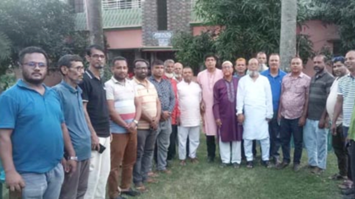লোহাগড়ায় বিএনপি নেতার উপর হামলার ঘটনায় প্রতিবাদ সভা