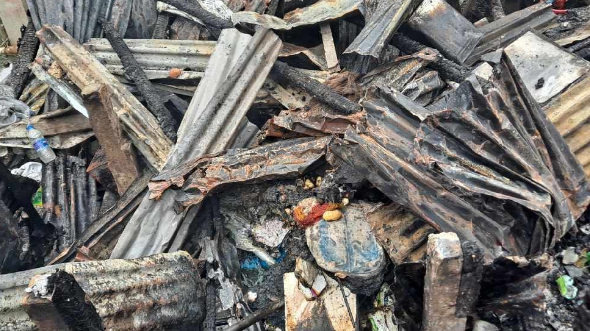 কালকিনিতে ৩টি দোকান আগুনে পুড়ে ছাই
