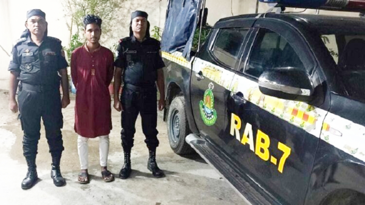 চট্টগ্রামে হত্যা মামলার পলাতক আসামী ফারুক গ্রেফতার