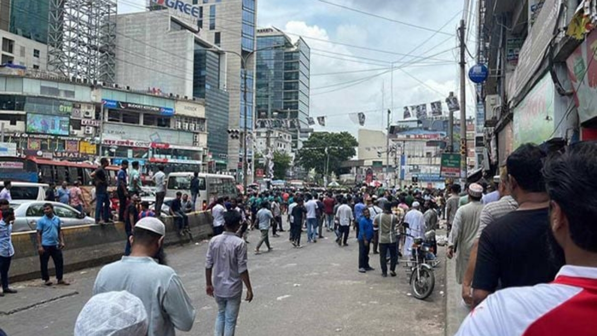 গুলশানে সড়ক অবরোধ করে ব্যবসায়ীদের বিক্ষোভ, তীব্র যানজট