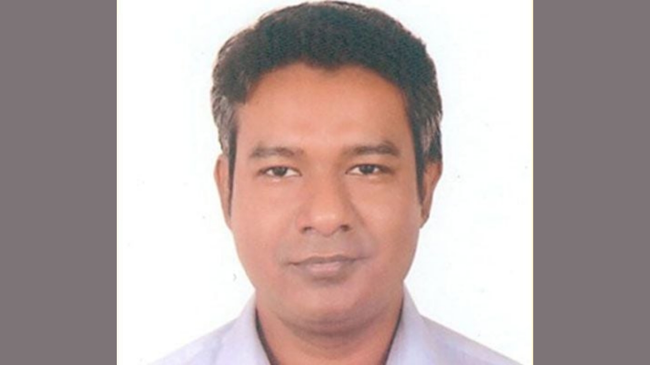 একাধিক নারীর সঙ্গে অনৈতিক সম্পর্ক, বেতন কমলো সচিবের