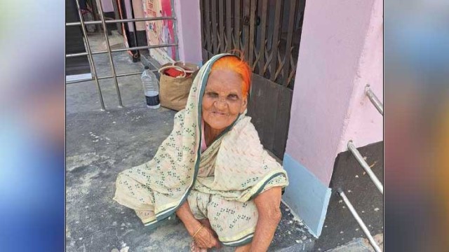 বৃদ্ধ মাকে বের করে দিয়েছে ছেলে, রাস্তায় ৭ দিন