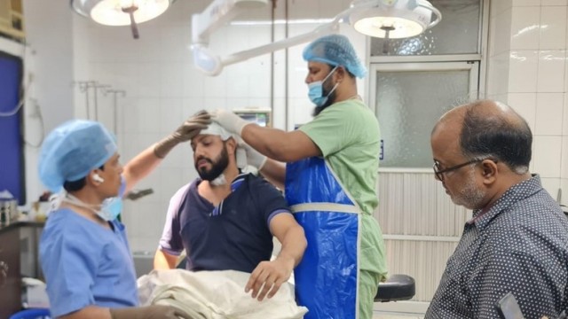 অপারেশন করে ইশরাকের শরীর থেকে রাবার বুলেট অপসারণ
