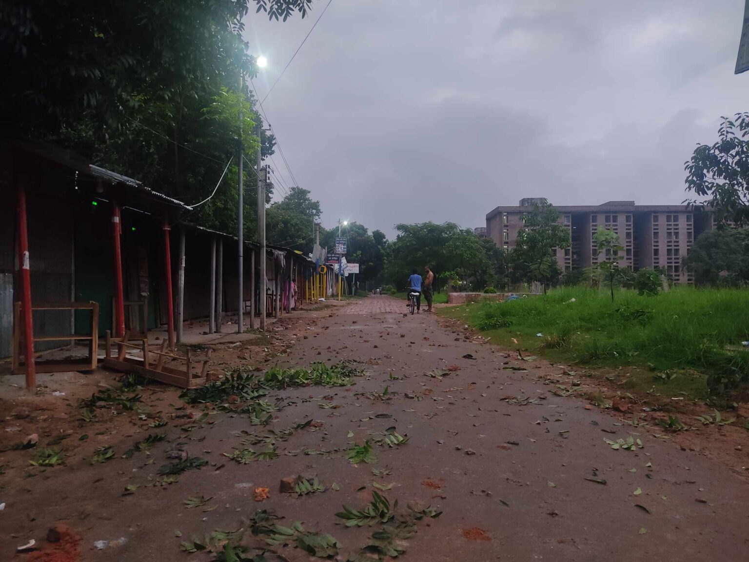 গভীর রাতে জাবির দুই হলের মধ্যে সংঘর্ষ, আহত ২০