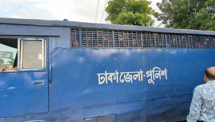 আমিনবাজার চেকপোস্টে পুলিশি তল্লাশি, আটক অর্ধশতাধিক