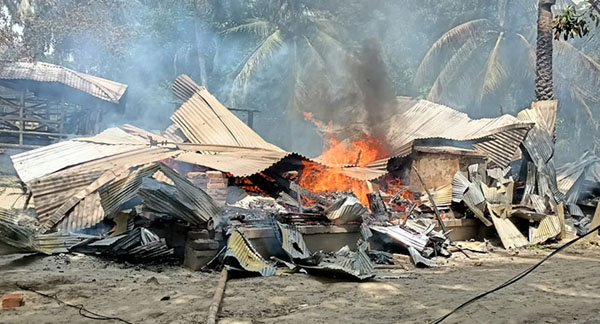 নড়াইলে যুবলীগ কর্মী খুন, বাড়িঘর ভাঙচুর ও অগ্নিসংযোগ