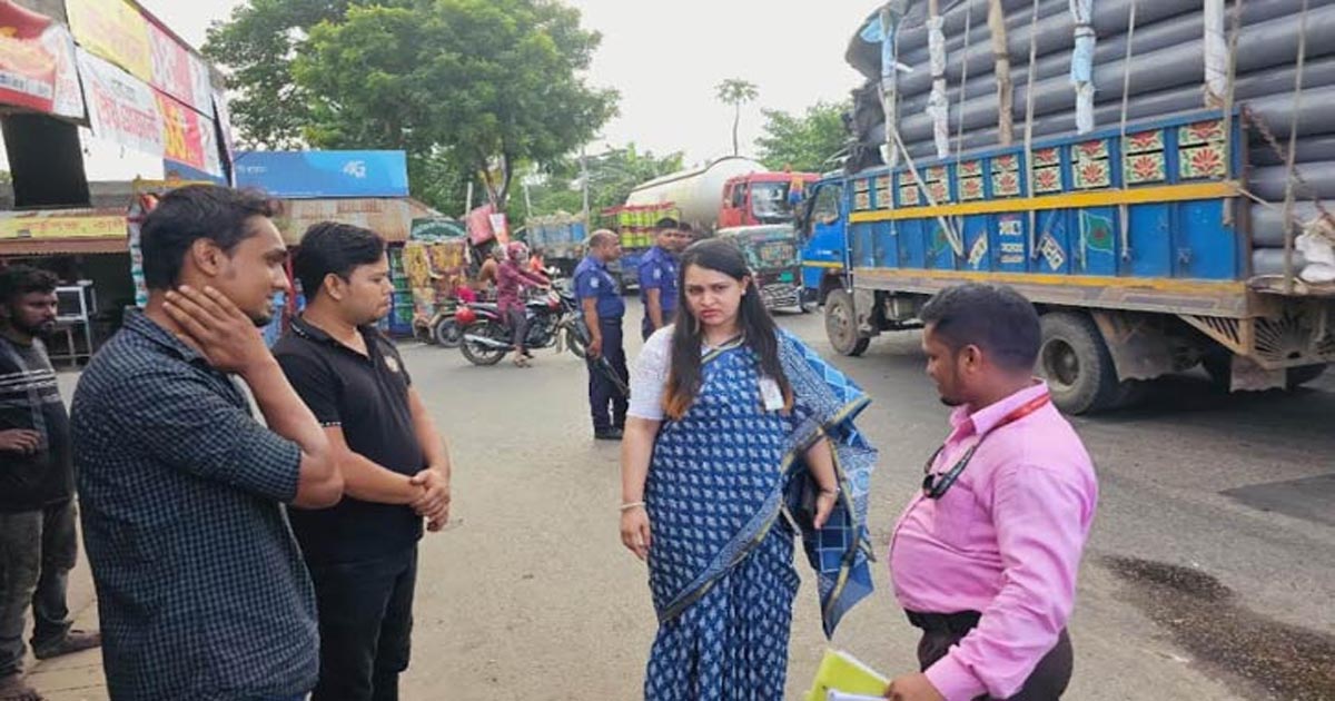 সড়কে শৃঙ্খলা ফেরাতে অভিযান, ৬ হাজার টাকা জরিমানা