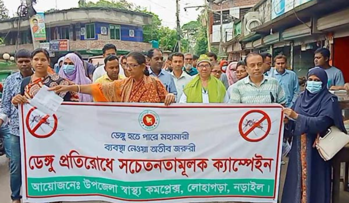 লোহাগড়ায় ডেঙ্গু প্রতিরোধে জনসচেতনতা মূলক লিফলেট বিতরণ